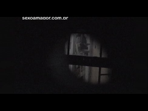 ❤️ Si Blondie ay lihim na nakunan ng video ng isang voyeur ng kapitbahayan na nakatago sa likod ng mga guwang na brick Fucking video  sa amin ❌️❤